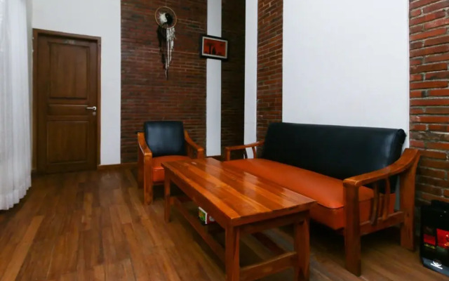 Airy Eco Gunungsari Mawar Putih Batu