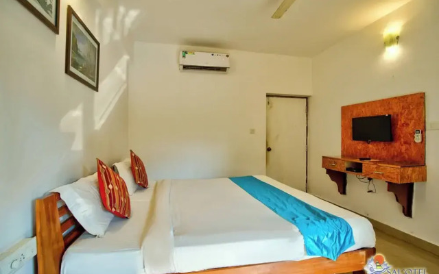 Salotel- near Mae De Deus Church