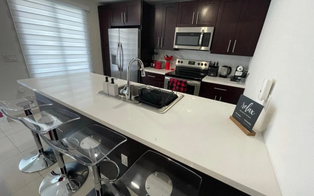 Breathtaking Sky Terrace 4BR/4BA BBQ/BAR  - New Home