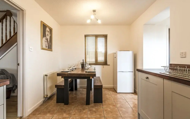 Field View - 3 Bedroom Holiday Home