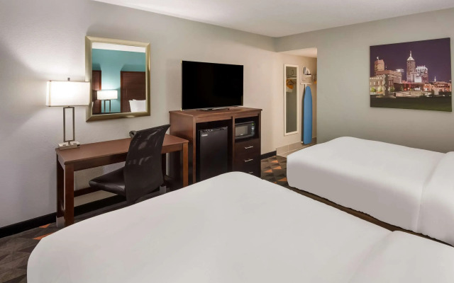 Clarion Pointe Indianapolis Northeast