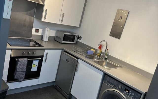 Remarkable 2-bed Apartment in Wolverhampton