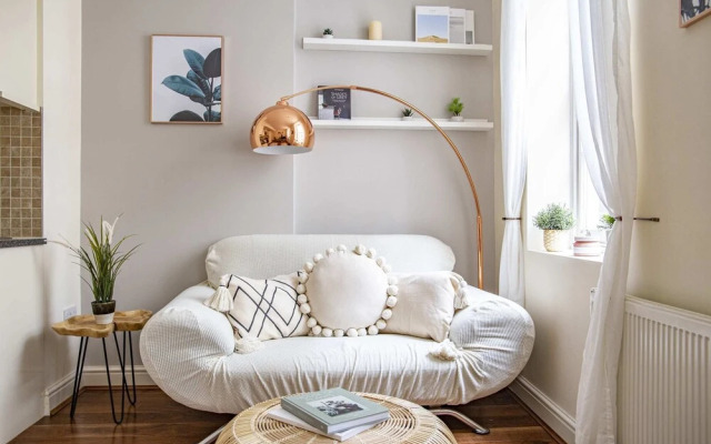 Charming Charing Cross Flat