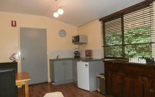 Chilverton Cottages & Restaurant