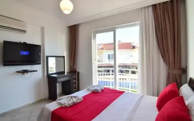 Sunset Beach Club Aqualettings Lighthouse 33