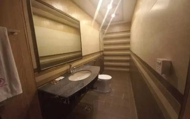 Hotel Premier Inn Johar Town Lahore