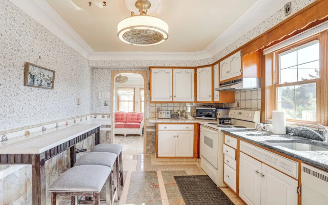 Beachfront Home ~ 7 Mi to Cape May!