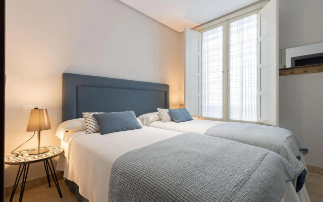 Alkazar Gardens Old Town 6 pax