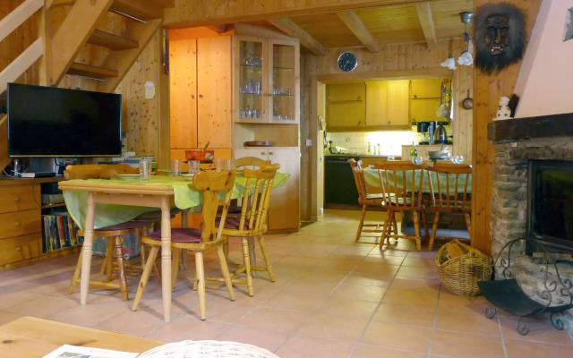 Chalet Coquelicot