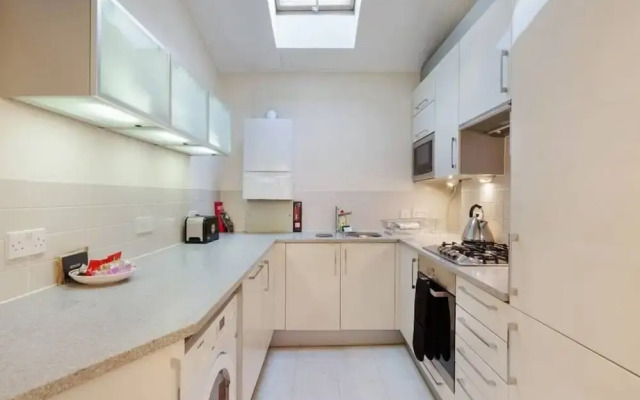 Spacious, Bright 3 Bed in South Kensington