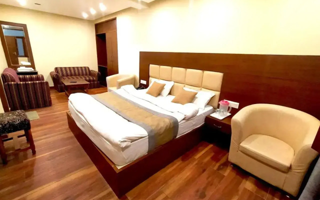 Hotel Samrat | On Mall Road with complimentary Parking