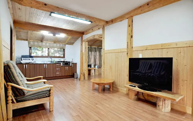 Seogwipo Log House Pension