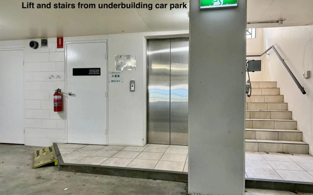 Lighthouse Apartments on The Strand - 2