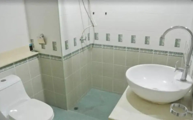 Spanish Place F1 R103