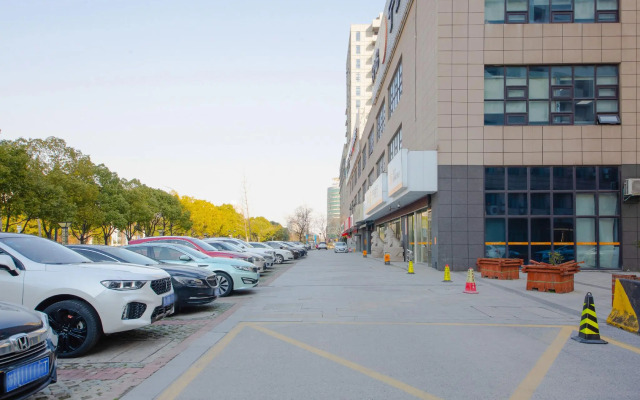 Shell Wuxi Huishan DistrictWanda Plaza Yanqiao Subway Station Hotel