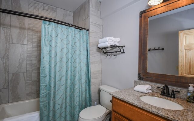 Hemlock Hideaway 6 Bedroom House