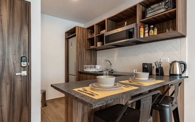 Casai Roma 1 BR Bright Condo