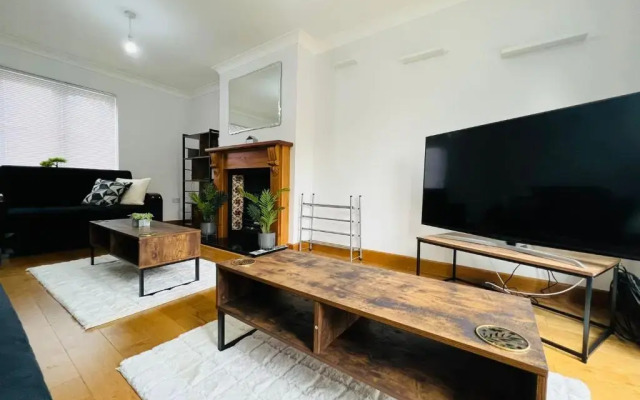 Boleyn Avenue by Incredible Stay