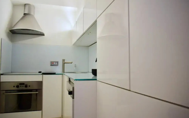 Elegant Mezzanine Studio Flat in Belsize Park