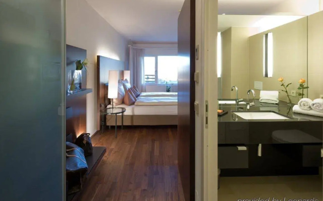 Penz Hotel West