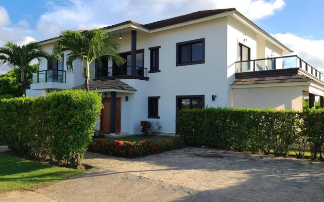 Spacious Private 7 Bedroom - Bachelor s Welcome