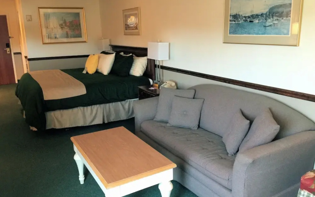 Camden Riverhouse Hotel