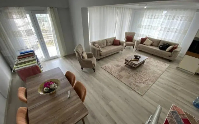 Lovely 3 Bedrooms Luxury APT with pool and Gym