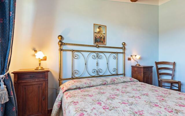 Secluded Holiday Home in Bibbiano With Courtyard