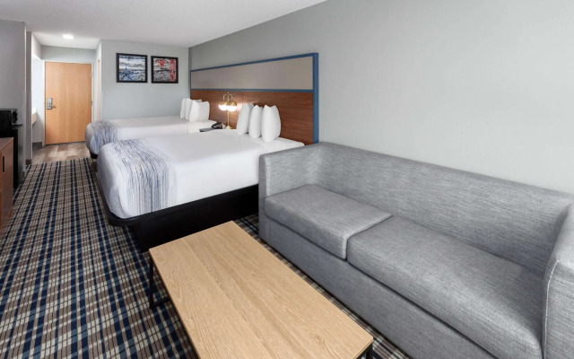 AmericInn by Wyndham Eagle River Downtown