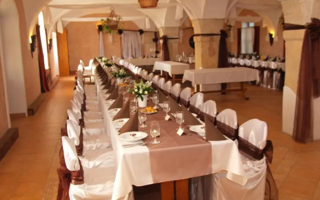 Józsi Bácsi Vendéglője és Szállodája