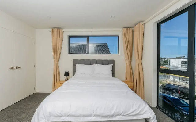 Hero Holiday House L12
