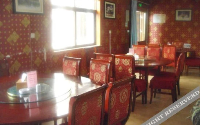 Quzhou Crown Holiday Hotel