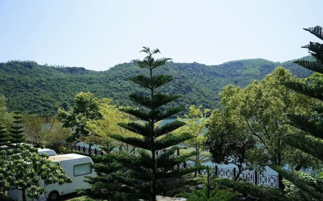 Lake-House Resort