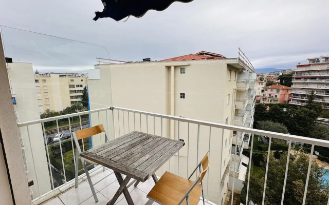 Two Bed Apt in the Center of Cannes - 2229