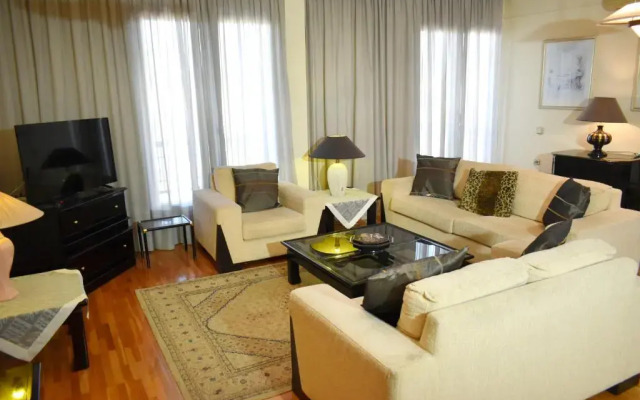 Central Apartment Next To The River