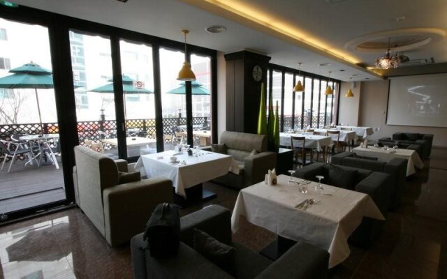 Cleopatra Hotel