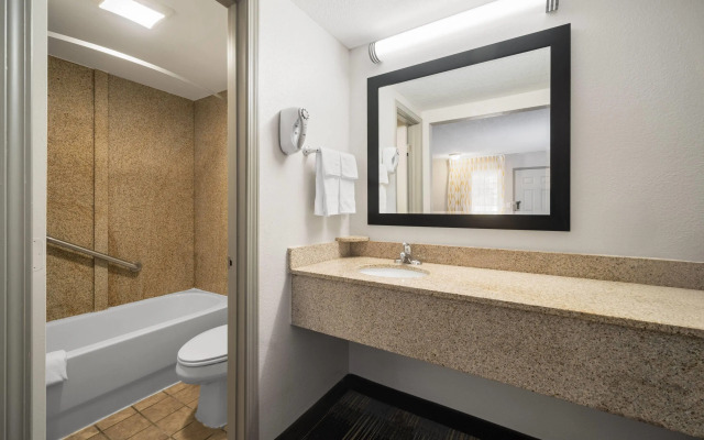 Days Inn by Wyndham Canton