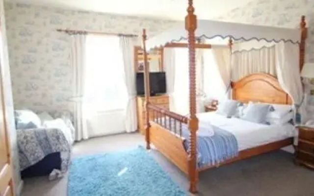 Three Acres Inn & Restaurant