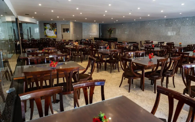 Plaza Praia Suites