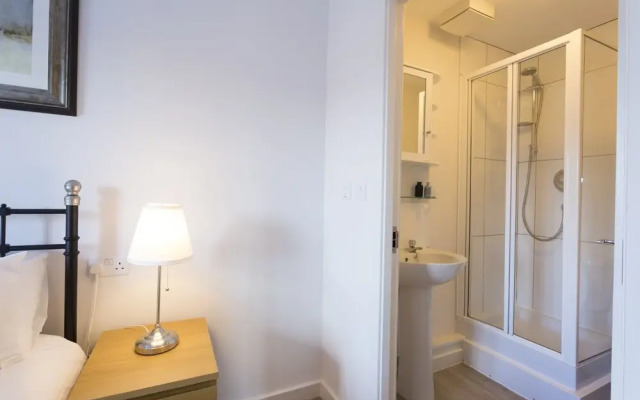 The Rectory Apartment + Free Parking