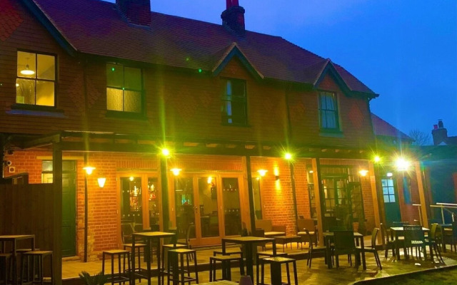 Crown and Anchor