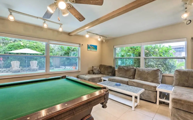 Bradenton Home w/ Beautiful Yard: 4 Mi to Downtown