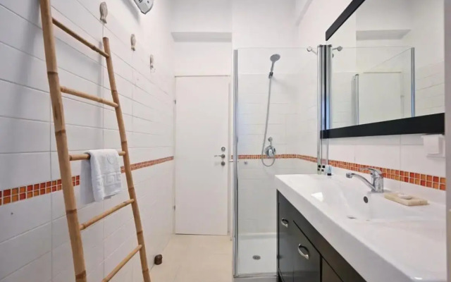 Sunny 2BR in Bazel Square by HolyGuest