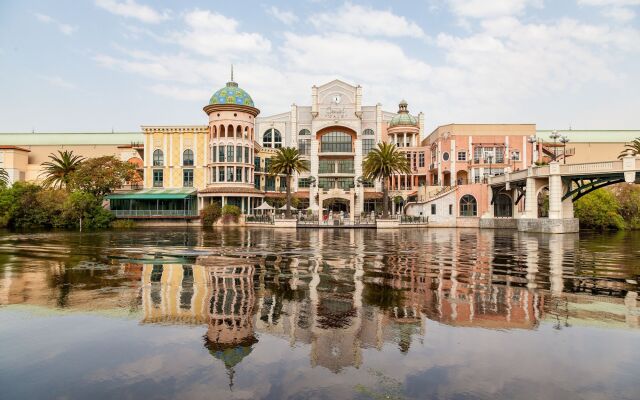 Island Club Hotel & Apartments