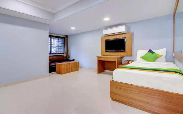 Fabhotel Cruz Royale