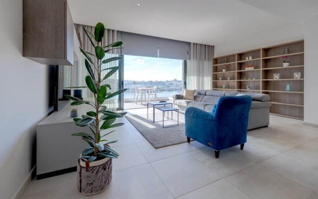 Luxury Apartment With Valletta and Harbour Views