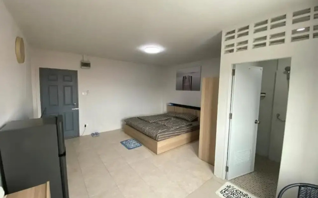 84 Bar & Guest House