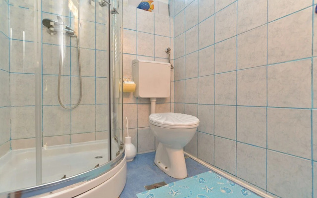 Apartment 725