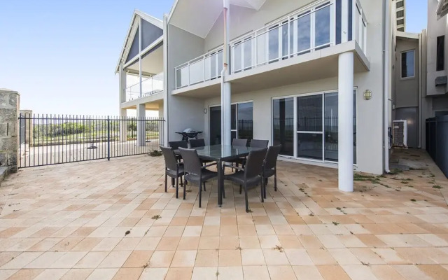 Ledge Point Village - Villa 16 - Beachfront Ocean Views