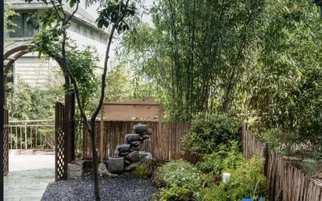 Xi'an Qinling Wildlife Park Luxian Fudi Homestay